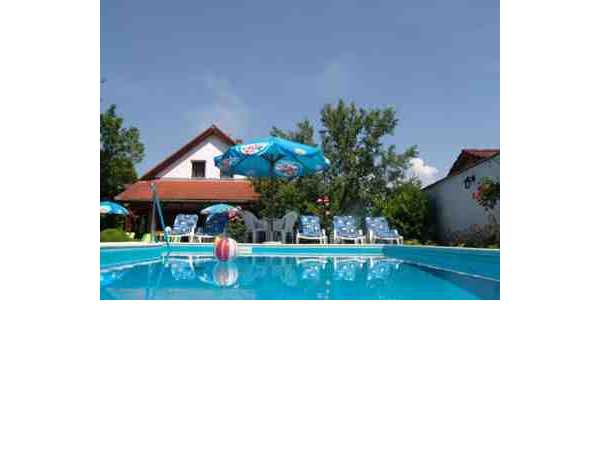 Ferienhaus 'Freistehendes Ferienhaus mit Pool' im Ort Siofok