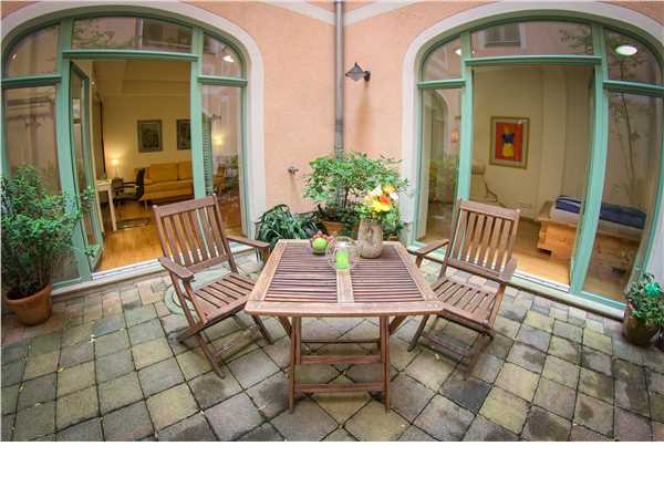 Ferienwohnung 'Apartment CANALETTO mit Terrasse' im Ort Dresden