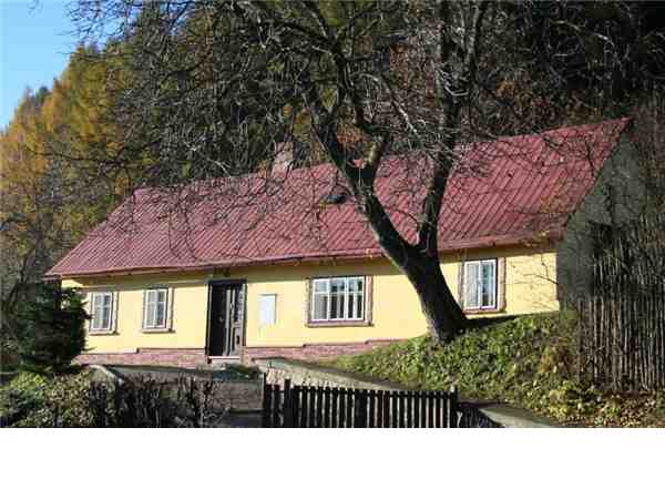 Ferienhaus 'Yellow Cottage' im Ort Zacler