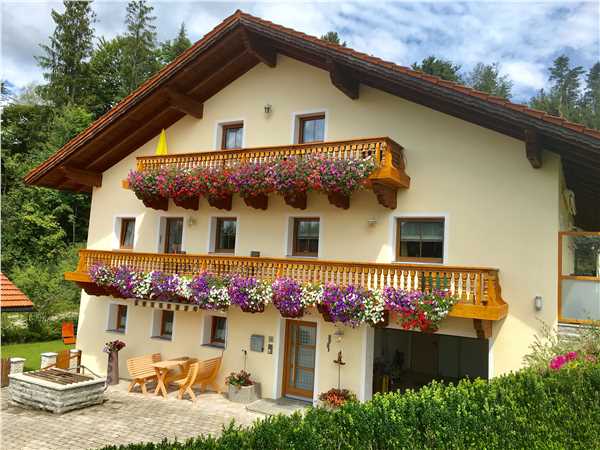 Ferienwohnung 'Ferienwohnungen Haus Peschl (FeWo 2)' im Ort Neureichenau-Altreichenau